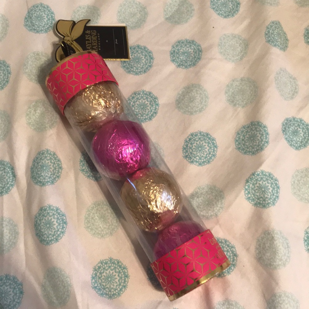 Bath bombs